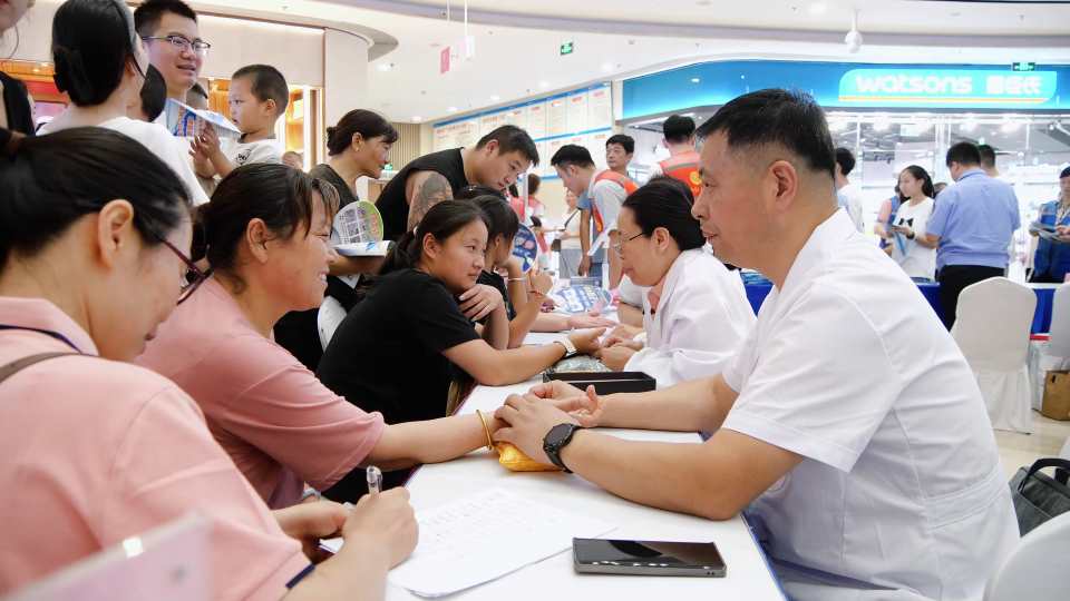 Compress_阳光志愿走进禹洲 便民服务温暖金阳———[00_01_18][20250806-133841].jpg