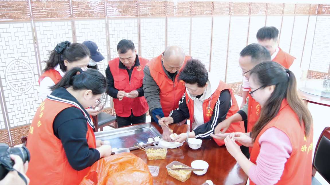 Compress_重阳敬功臣，饺香暖光荣-- 肥东县多方携[00_01_40][20251030-174747].jpg